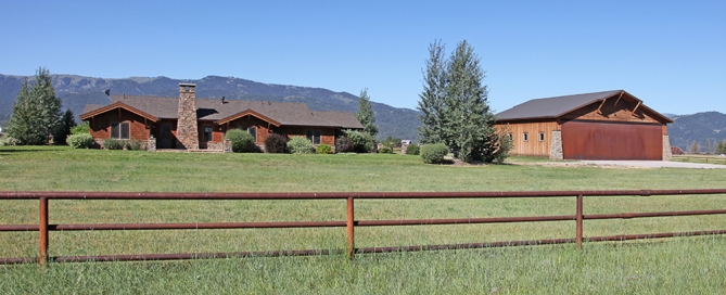 490 Airport Drive, Alpine Wyoming, Alpine Airpark 46U Hangar Home