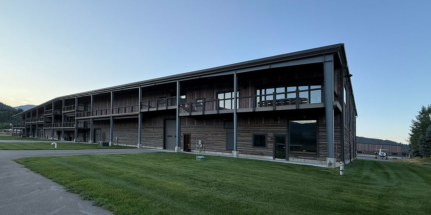 Alpine Airpark Hangar Home for Sale 209 Refugwe Parkway 25