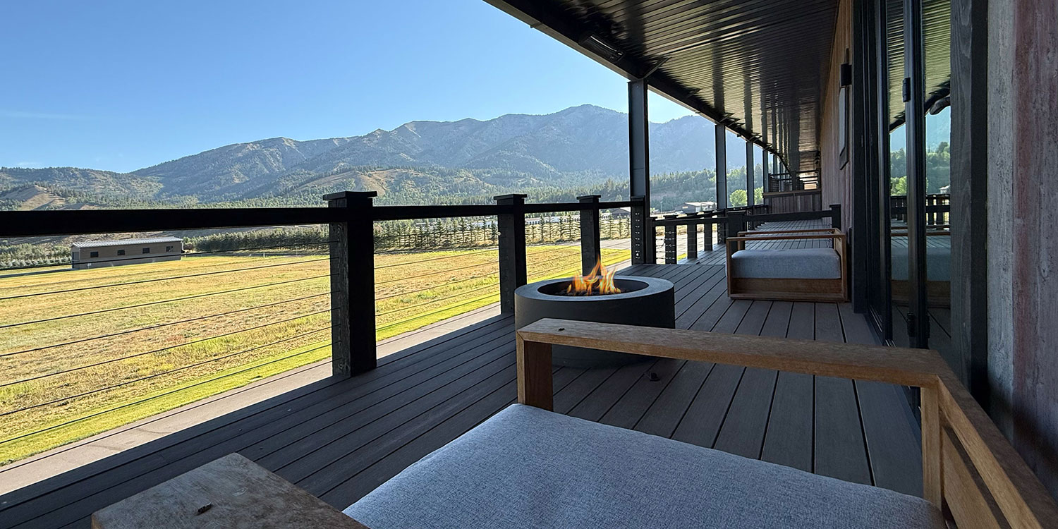 Alpine Airpark Hangar Home for Sale 209 Refugwe Parkway 25