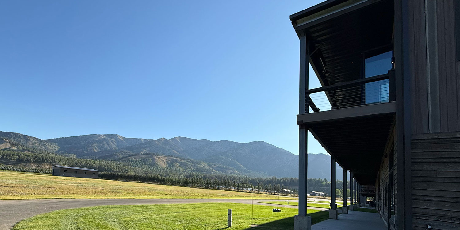 Alpine Airpark Hangar Home for Sale 209 Refugwe Parkway 25