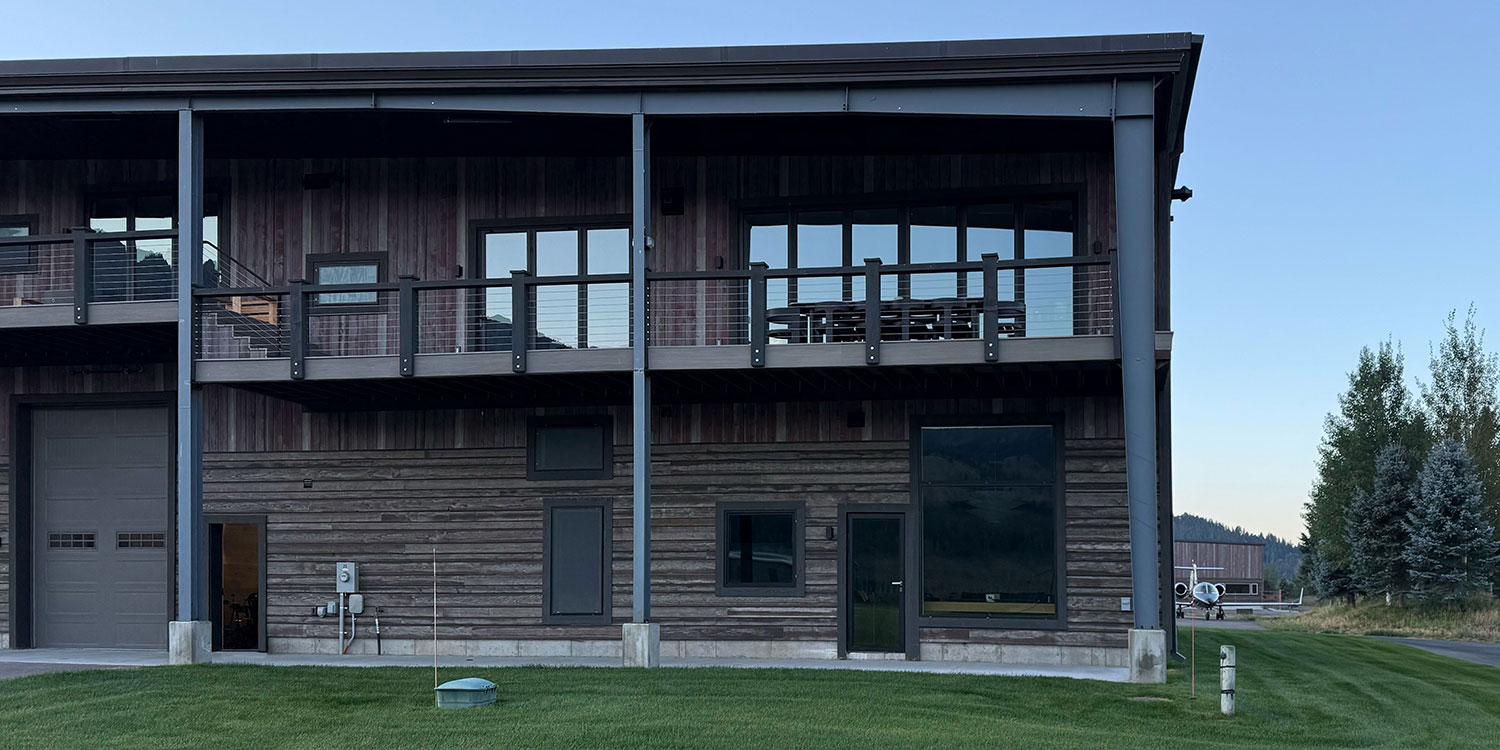 Alpine Airpark Hangar Home for Sale 209 Refugwe Parkway 25